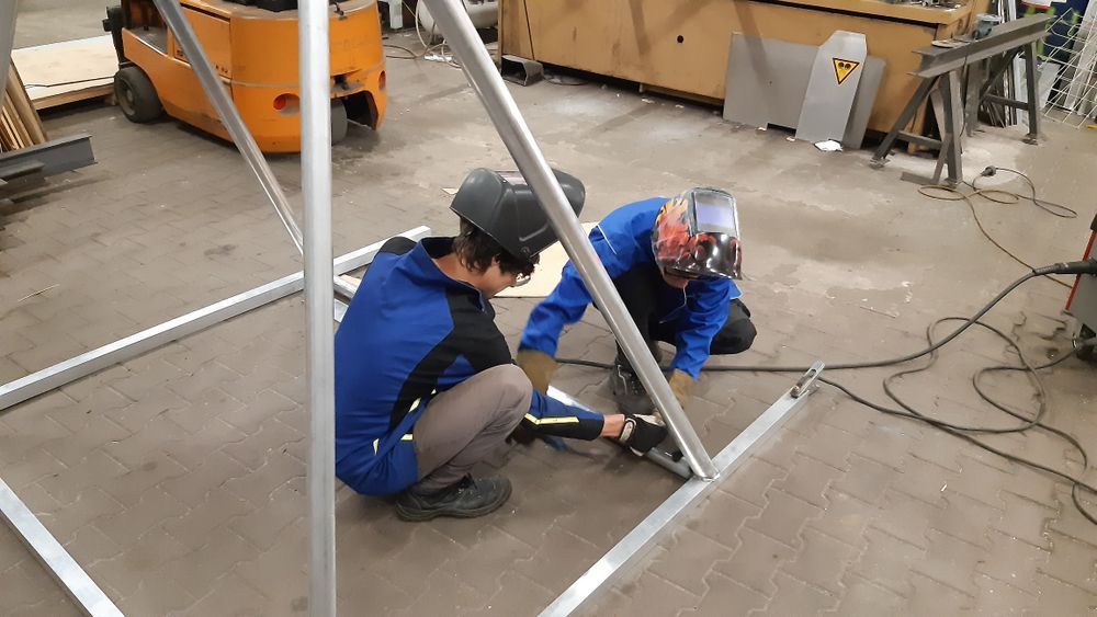 Manufacturing of lightweight aluminium panel holder. Manufacturing of lightweight aluminium panel holder.